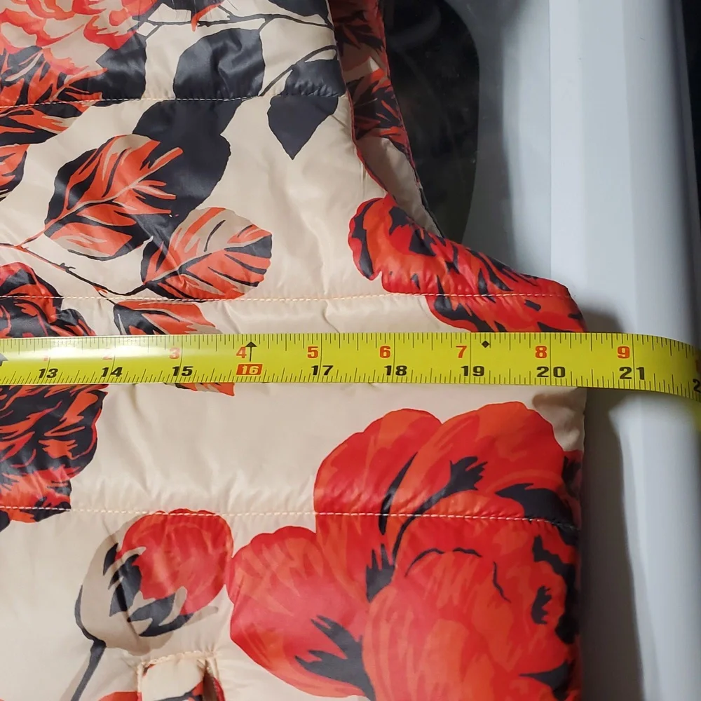 Offline By Aerie Floral Puffer Vest Size Med Faux Fur Trim Hood - Picture 11 of 12